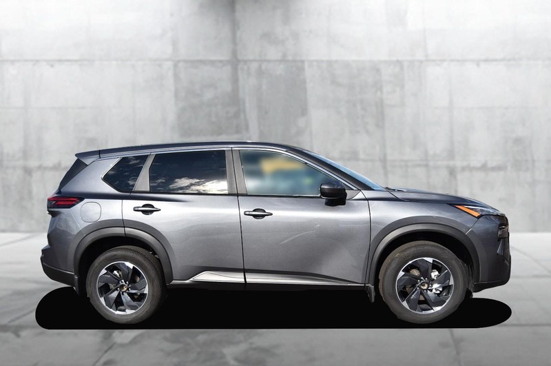 Nissan Rogue Vehicle Full-screen Gallery Image 5