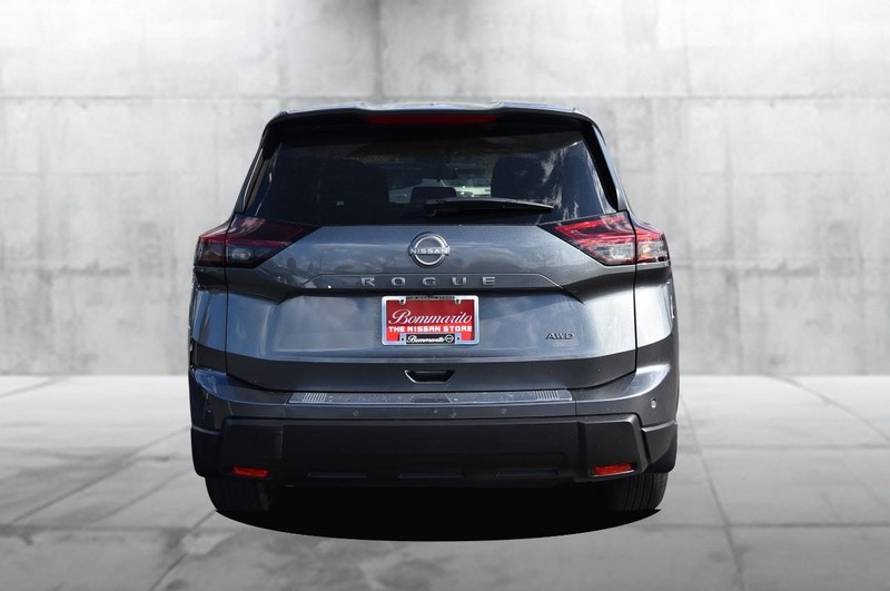 Nissan Rogue Vehicle Full-screen Gallery Image 6