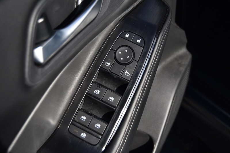 Nissan Rogue Vehicle Full-screen Gallery Image 9