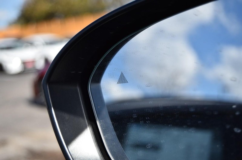 Nissan Rogue Vehicle Full-screen Gallery Image 10