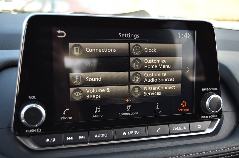 Nissan Rogue Vehicle Full-screen Gallery Image 14