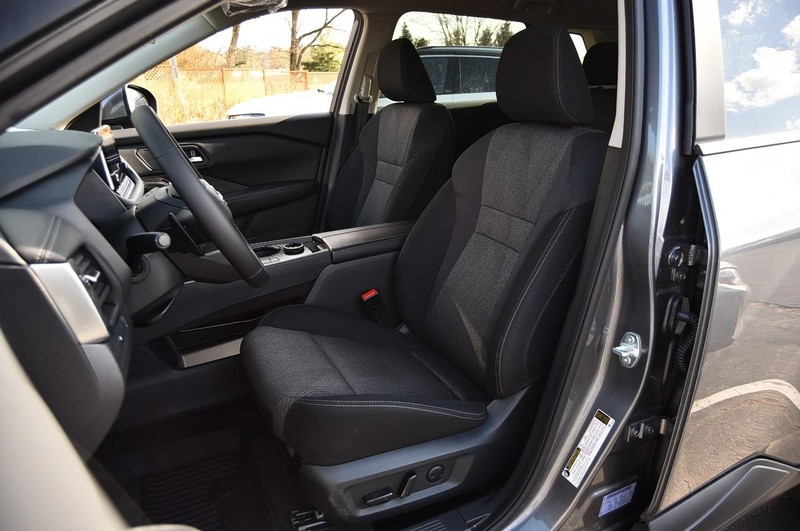 Nissan Rogue Vehicle Full-screen Gallery Image 19