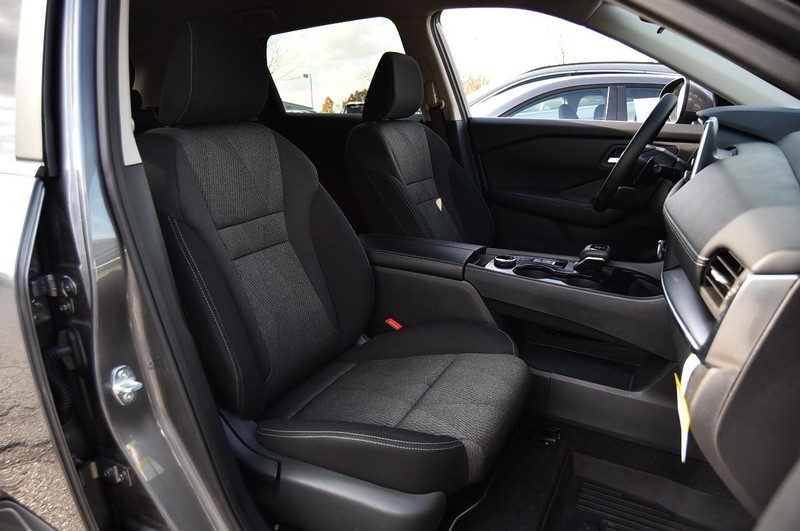 Nissan Rogue Vehicle Full-screen Gallery Image 20