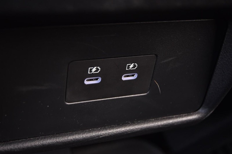 Nissan Rogue Vehicle Full-screen Gallery Image 23