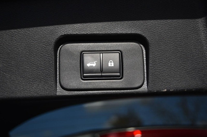 Nissan Rogue Vehicle Full-screen Gallery Image 25