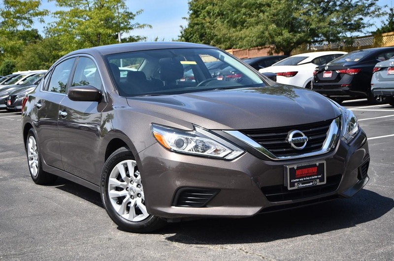 Nissan Altima Vehicle Image 02