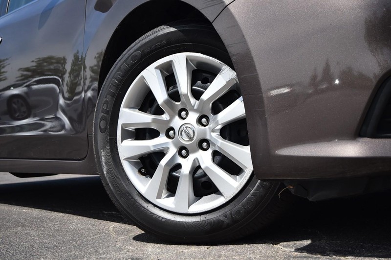 Nissan Altima Vehicle Image 03