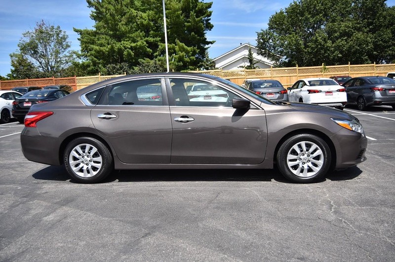 Nissan Altima Vehicle Image 05
