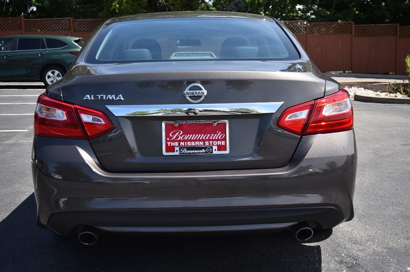 Nissan Altima Vehicle Image 06