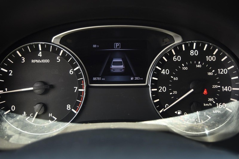 Nissan Altima Vehicle Image 12