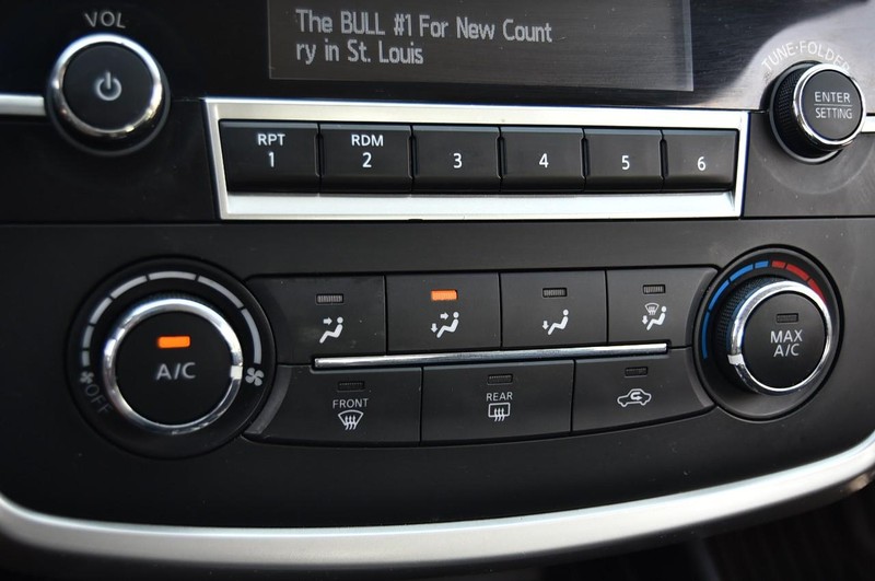 Nissan Altima Vehicle Image 15