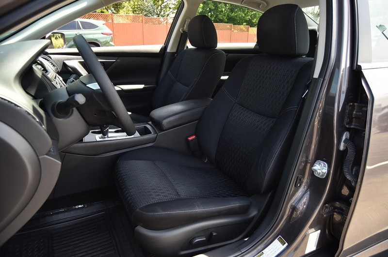 Nissan Altima Vehicle Image 19