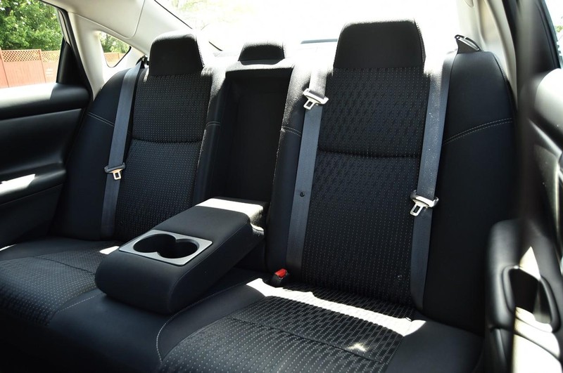 Nissan Altima Vehicle Image 21