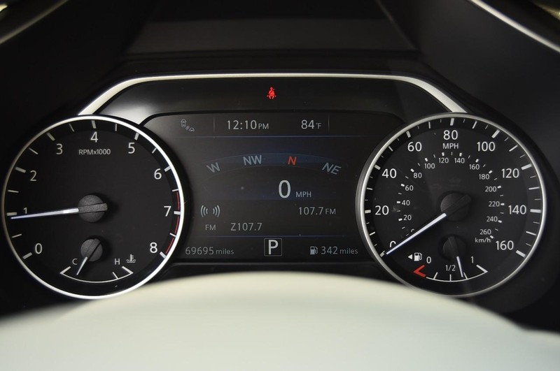 Nissan Murano Vehicle Image 13