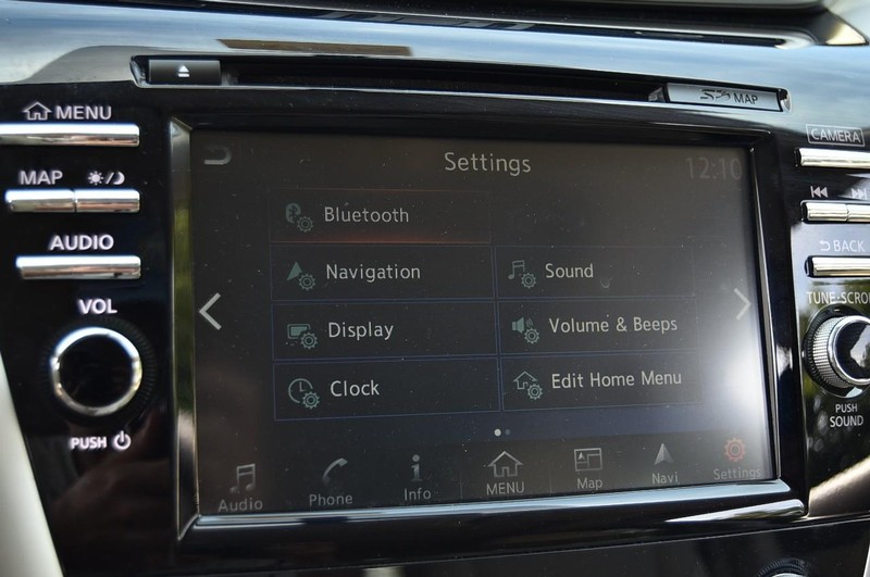 Nissan Murano Vehicle Image 15
