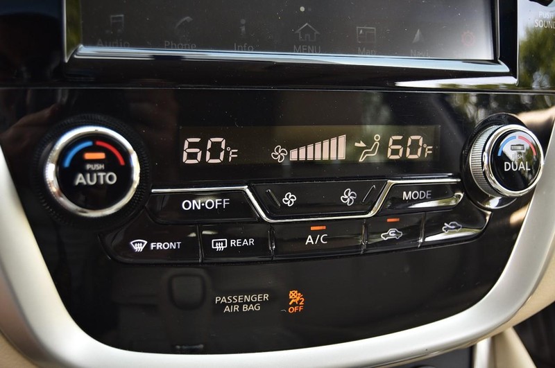 Nissan Murano Vehicle Image 16