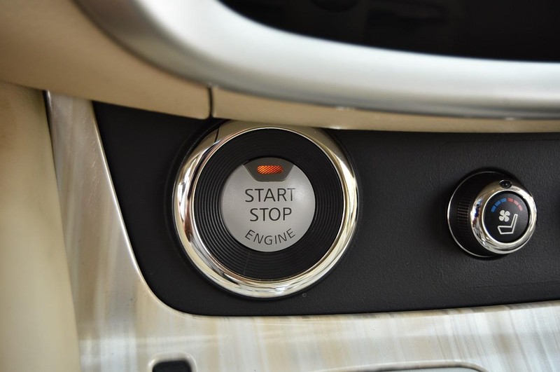 Nissan Murano Vehicle Image 17