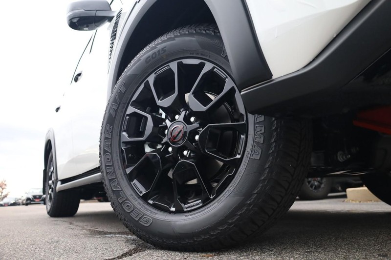 Nissan Armada Vehicle Full-screen Gallery Image 3