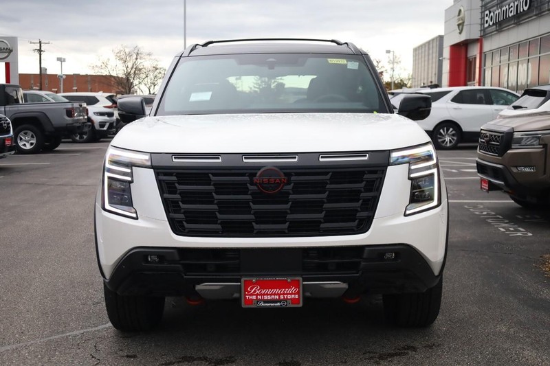 Nissan Armada Vehicle Full-screen Gallery Image 4