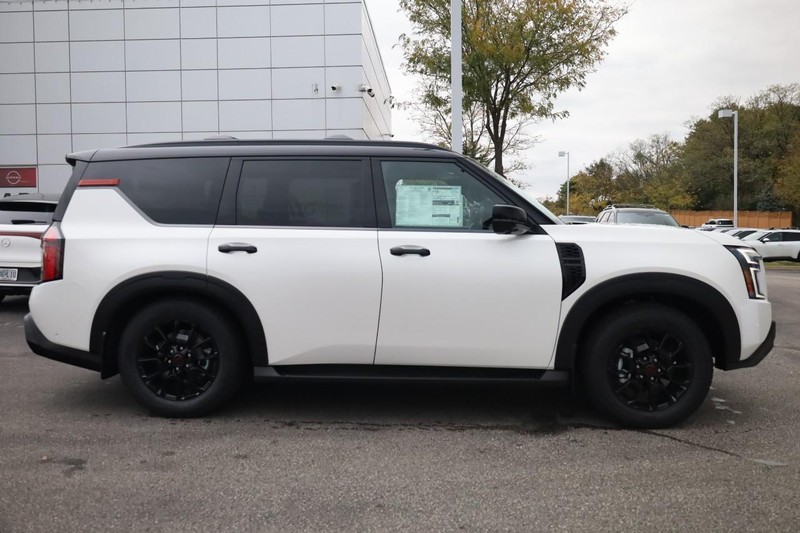 Nissan Armada Vehicle Full-screen Gallery Image 5