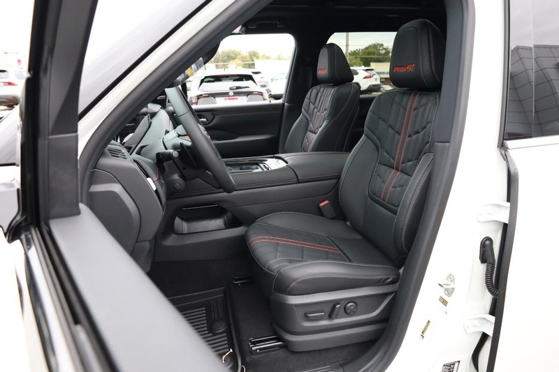 Nissan Armada Vehicle Full-screen Gallery Image 10