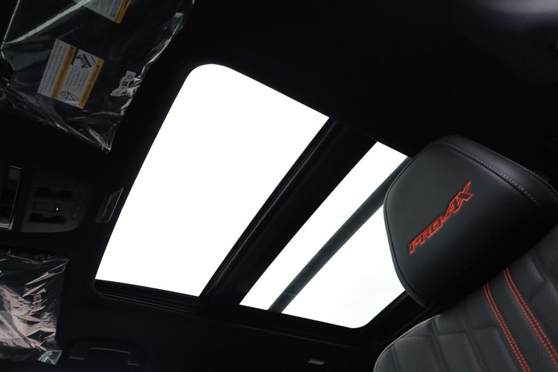 Nissan Armada Vehicle Full-screen Gallery Image 11