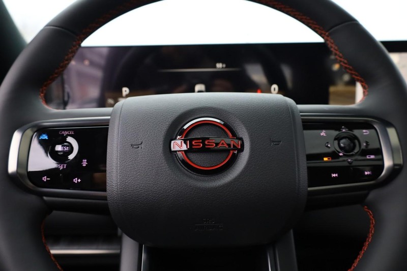 Nissan Armada Vehicle Full-screen Gallery Image 13