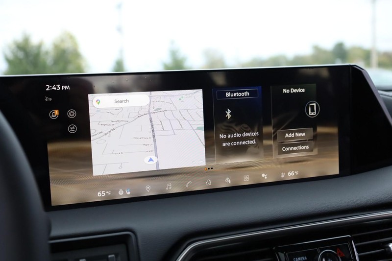 Nissan Armada Vehicle Full-screen Gallery Image 15