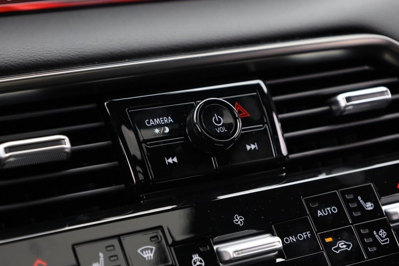 Nissan Armada Vehicle Full-screen Gallery Image 18