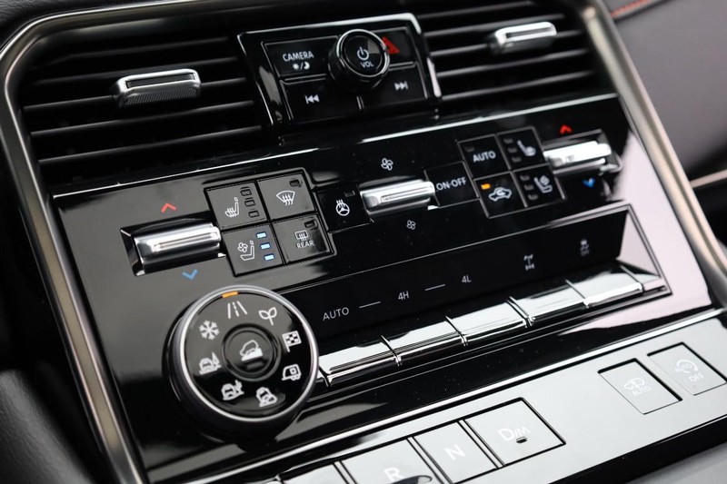 Nissan Armada Vehicle Full-screen Gallery Image 19