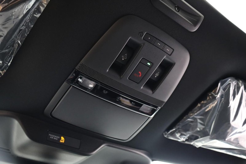 Nissan Armada Vehicle Full-screen Gallery Image 21