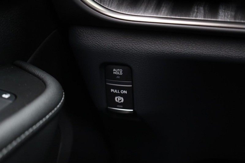 Nissan Armada Vehicle Full-screen Gallery Image 24