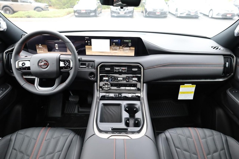 Nissan Armada Vehicle Full-screen Gallery Image 28