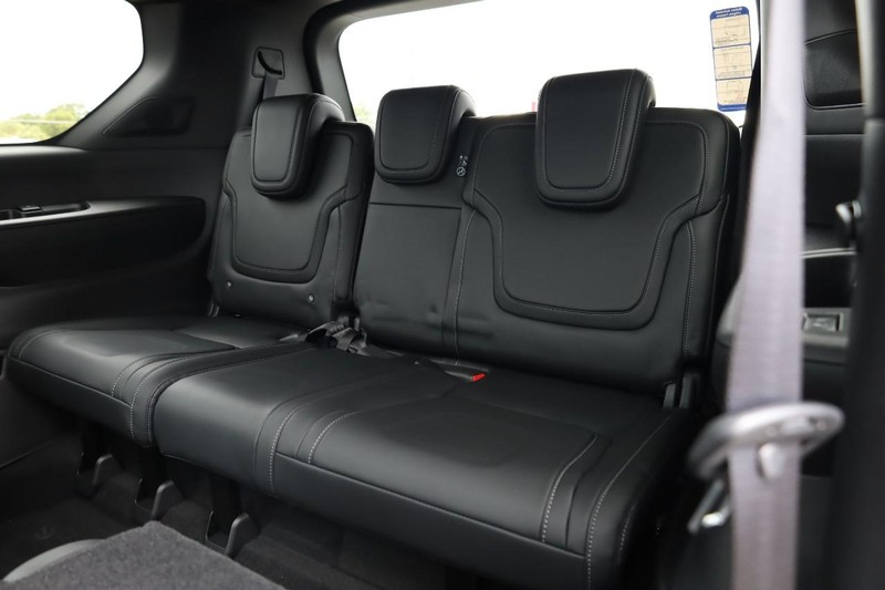 Nissan Armada Vehicle Full-screen Gallery Image 30