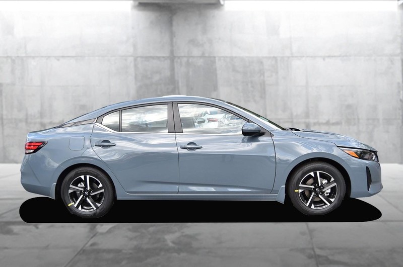 Nissan Sentra Vehicle Image 05