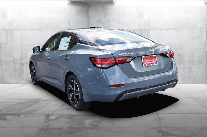 Nissan Sentra Vehicle Image 07