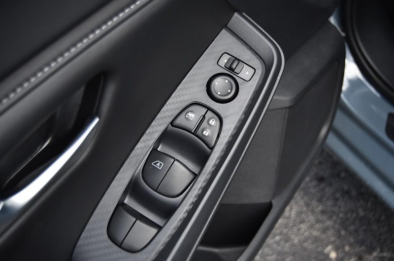 Nissan Sentra Vehicle Image 09