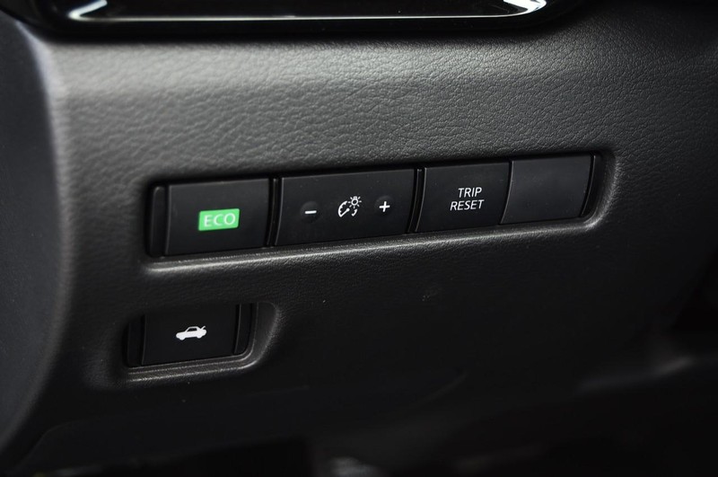 Nissan Sentra Vehicle Image 11