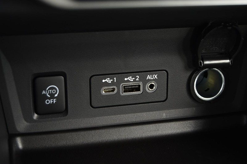 Nissan Sentra Vehicle Image 16
