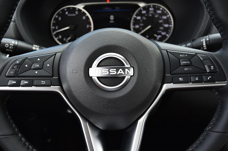Nissan Sentra Vehicle Image 18