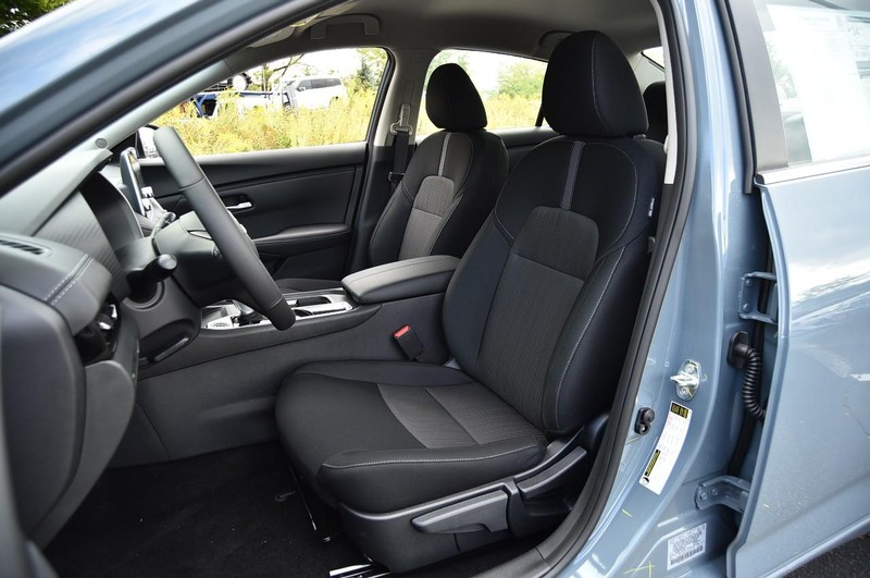 Nissan Sentra Vehicle Image 19