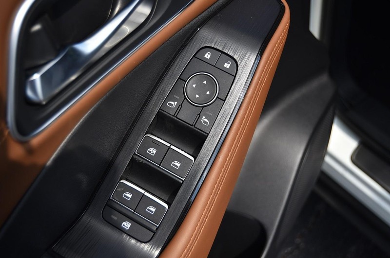 Nissan Rogue Vehicle Image 09