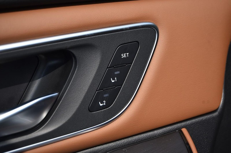 Nissan Rogue Vehicle Image 10
