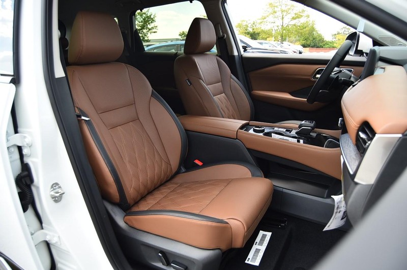 Nissan Rogue Vehicle Image 23