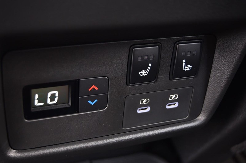 Nissan Rogue Vehicle Image 27