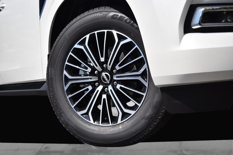 Nissan Armada Vehicle Image 03