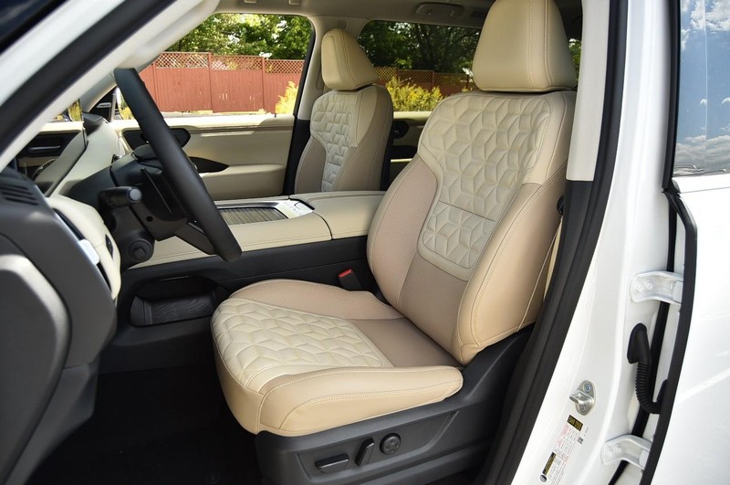 Nissan Armada Vehicle Image 25