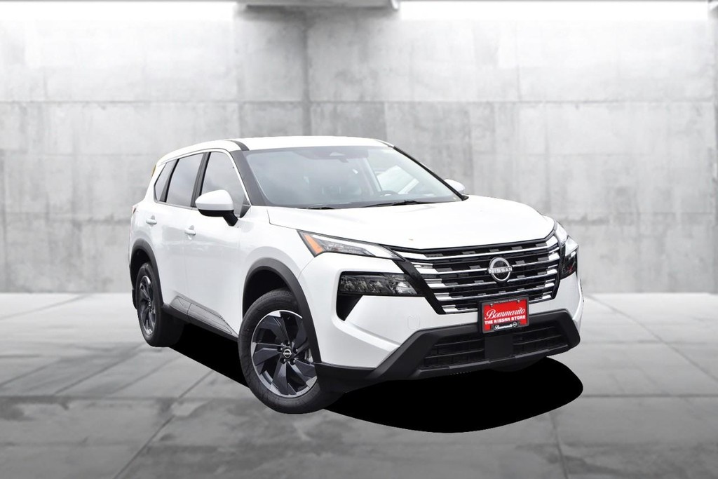 Nissan Rogue Vehicle Full-screen Gallery Image 2