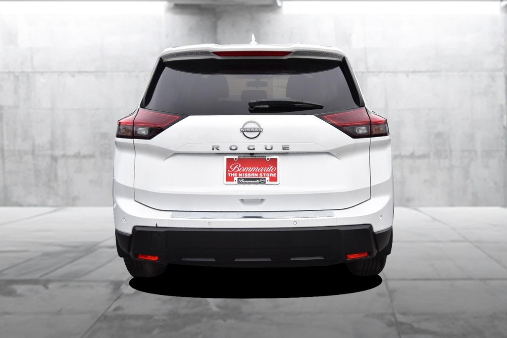 Nissan Rogue Vehicle Full-screen Gallery Image 6