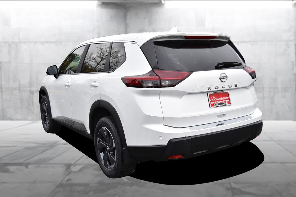 Nissan Rogue Vehicle Full-screen Gallery Image 7